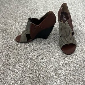 CHARLES DAVID wedge sandal